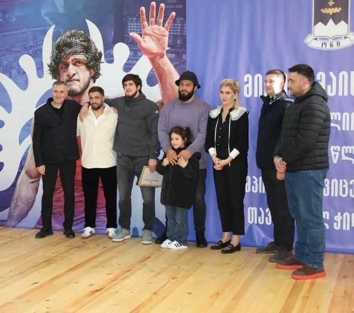 გულშემატკივრებმა 2024 წლის მსოფლიოს ვიცე-ჩემპიონს მირიან მაისურაძეს საზეიმო დახვედრა მოუწყვეს