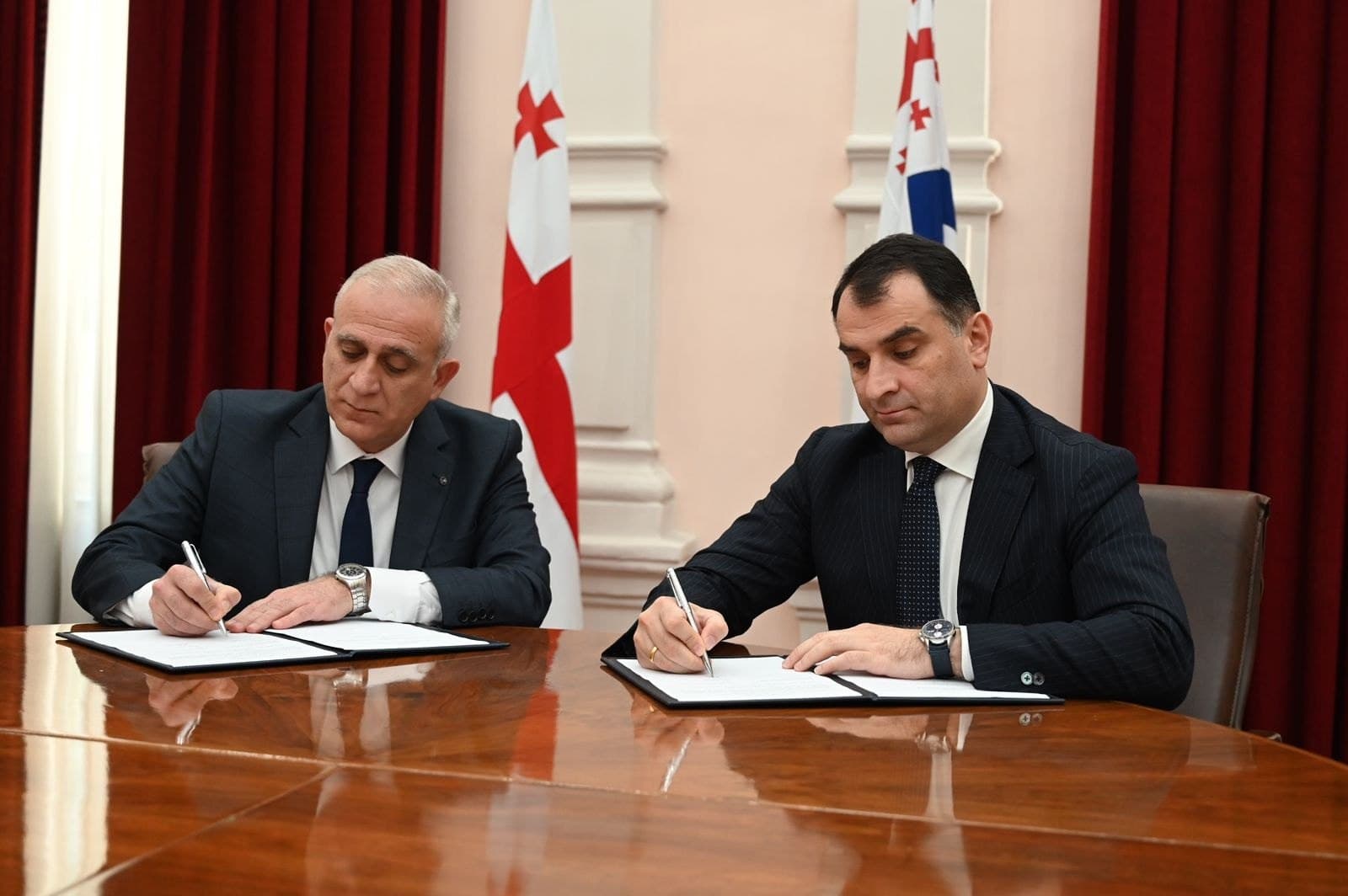 Frontnews image description