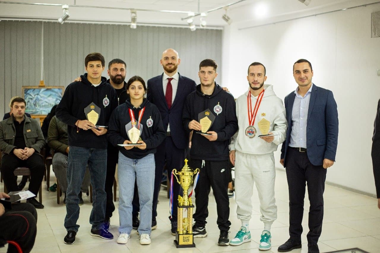 Frontnews image description