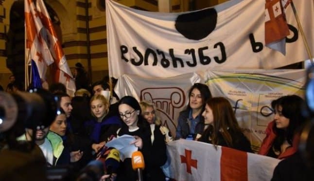 სტუდენტების მანიფესტი – არ ვცნობთ ამ არჩევნების შედეგების შესაბამისად დაკომპლექტებულ პარლამენტს ლეგიტიმურად და მზად ვართ, ბოლომდე ვიბრძოლოთ