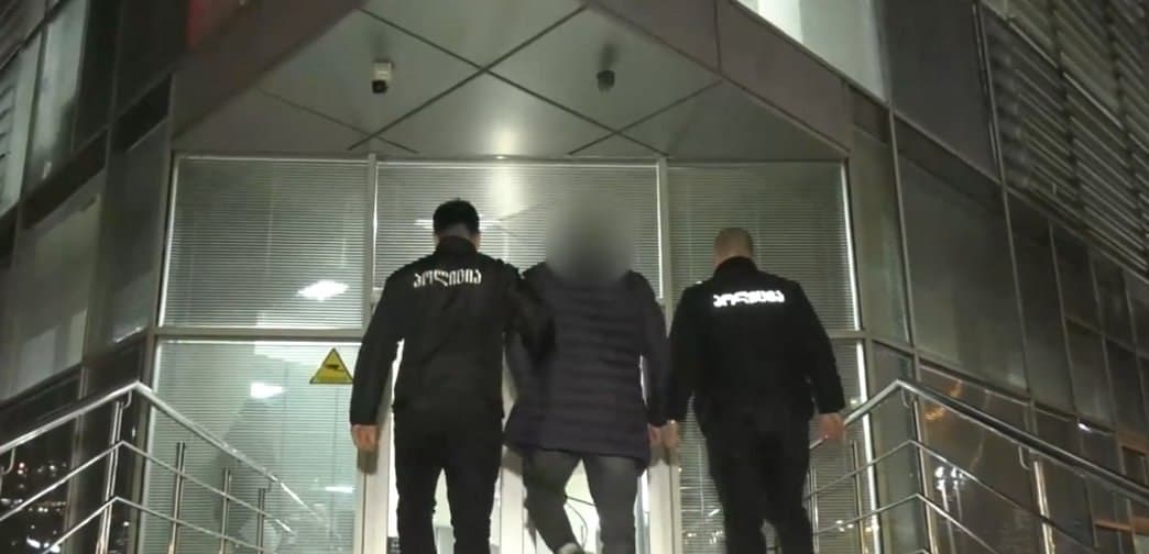 მაღაზია “არტ-თაიმის“ გაქურდვის ბრალდებით ერთი პირი დააკავეს