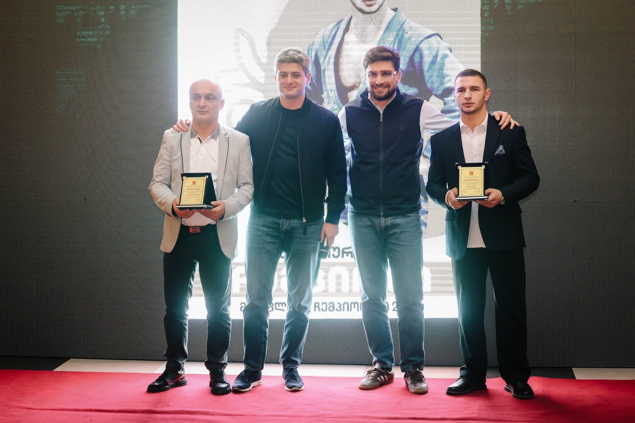 Frontnews image description