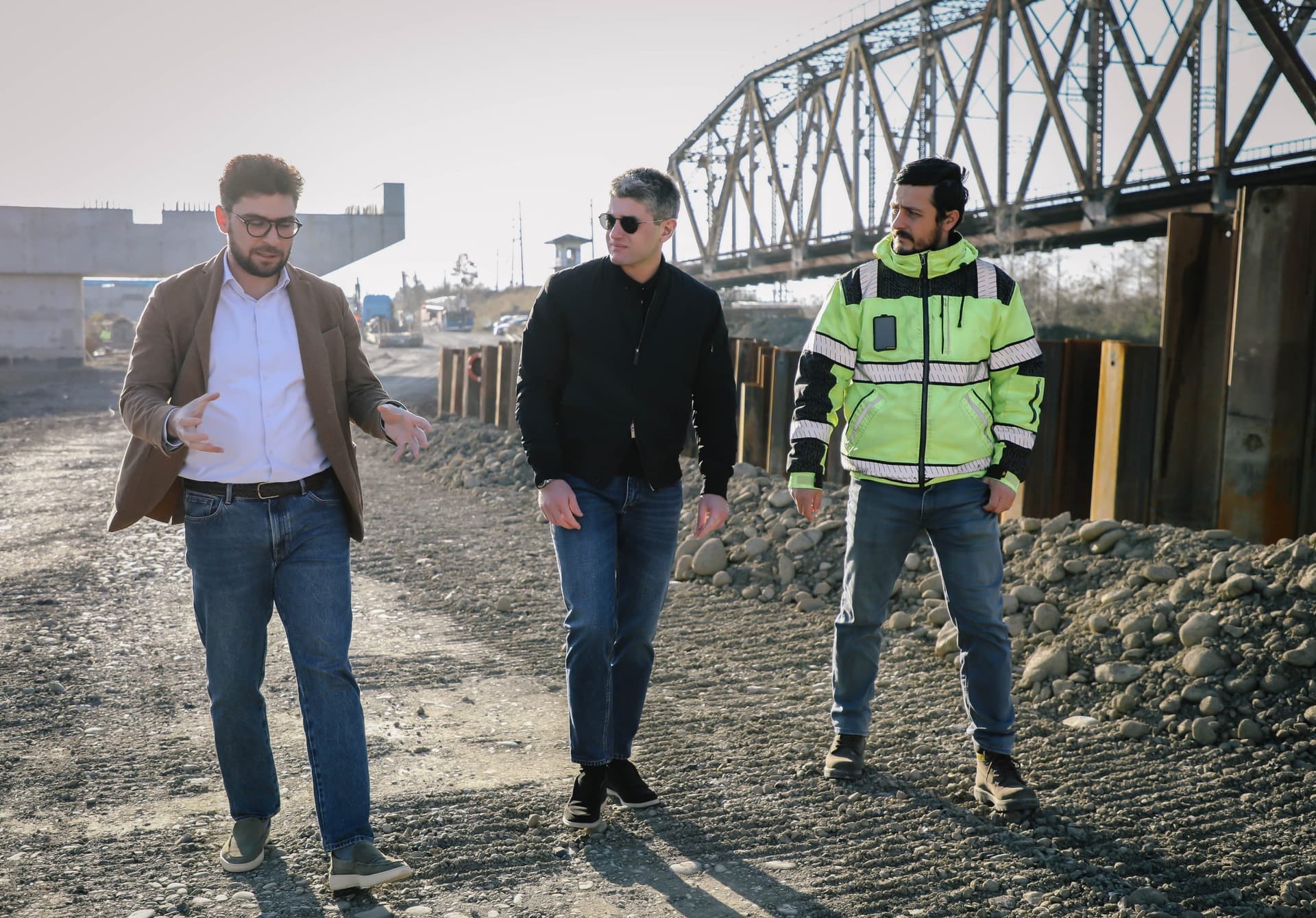 Frontnews image description