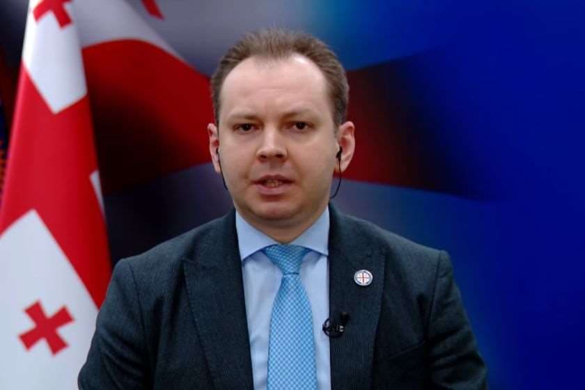 ირაკლი ჭეიშვილი – თავს რომ პრეზიდენტს უწოდებ და ევროპარლამენტში სიტყვით გამოსვლისას 5 კაცი დაგხვდება და ჩაწერილი ტაშით შეგეგებებიან, ე.ი. არც შინ ვარგიხარ და არც გარეთ!