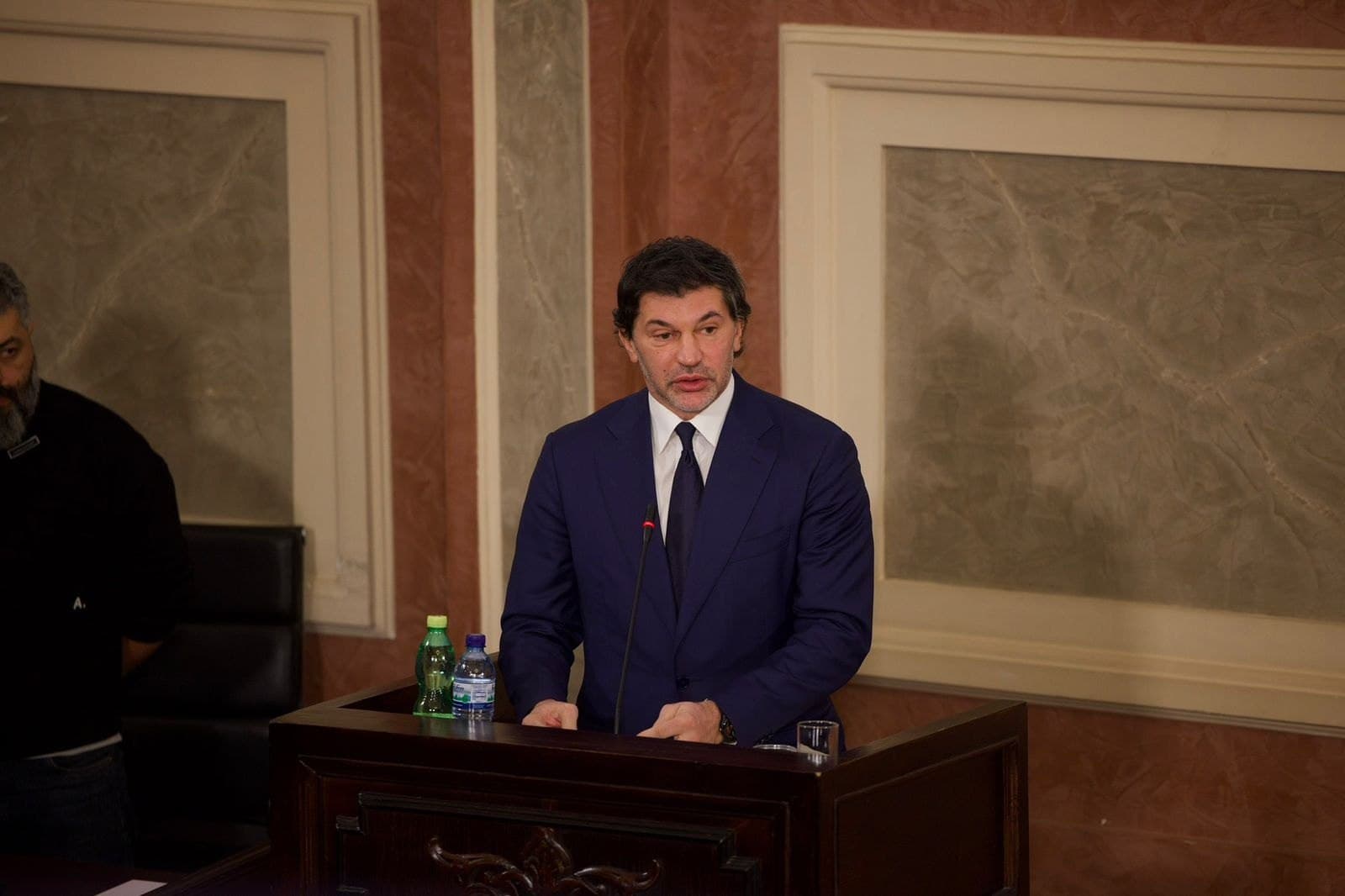 Frontnews image description