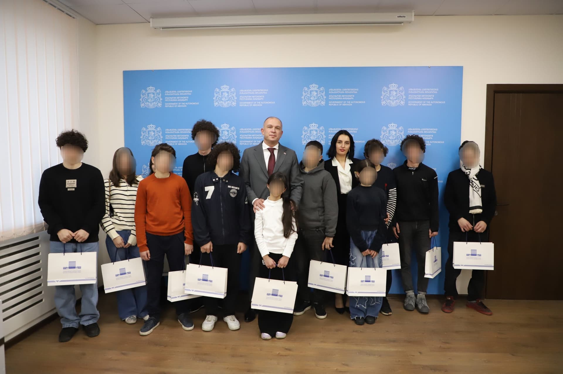 Frontnews image description