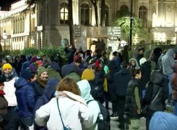 პარლამენტთან საპროტესტო აქცია გრძელდება