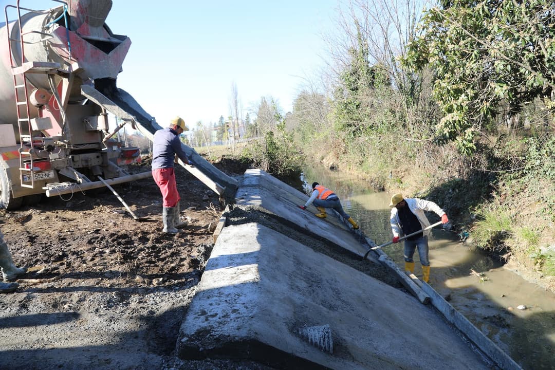 წყალტუბოს მუნიციპალიტეტში სანიაღვრე არხებისა და ხიდ-ბოგირების რეაბილიტაციისა და მოწყობის პროექტები ხორციელდება