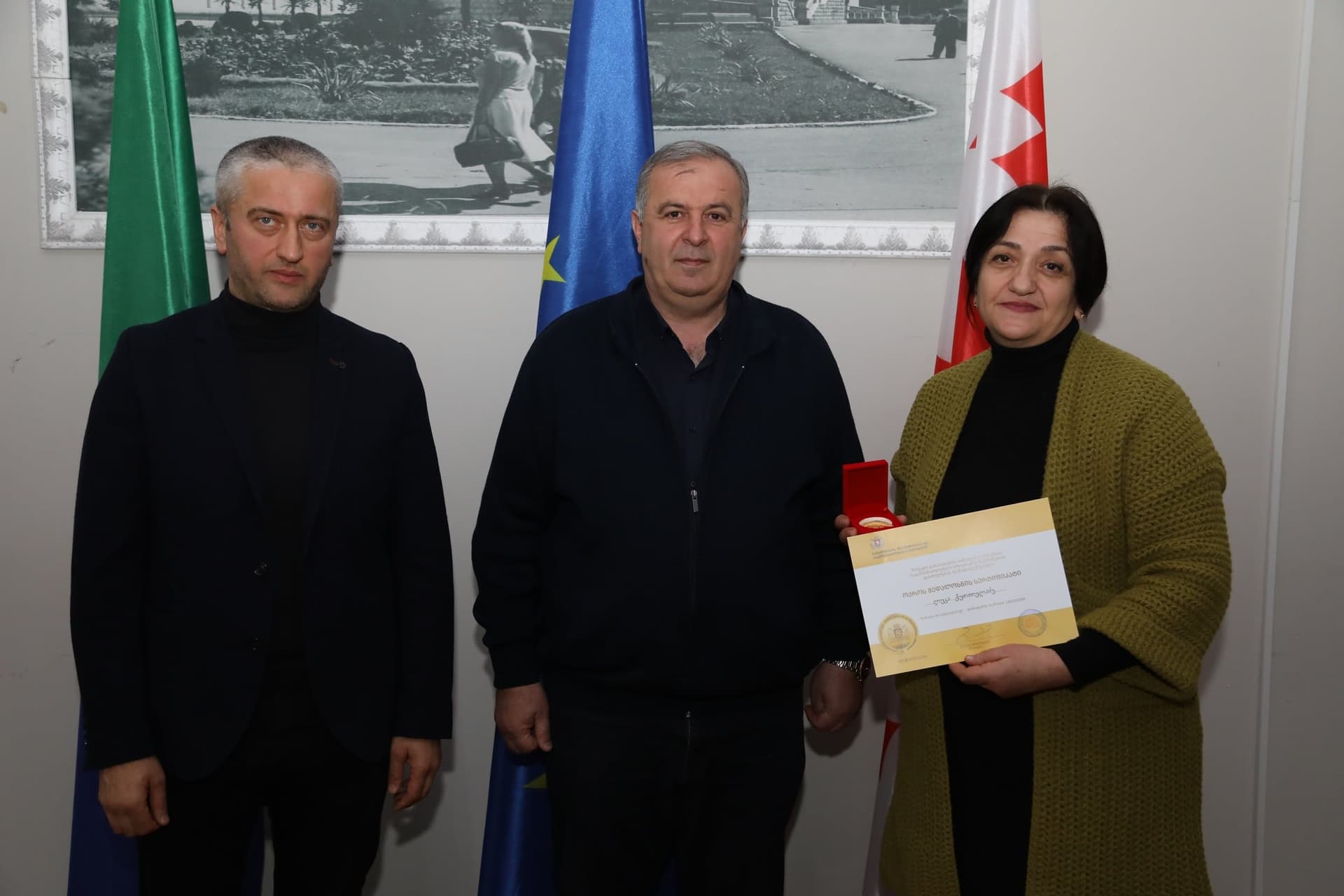 Frontnews image description