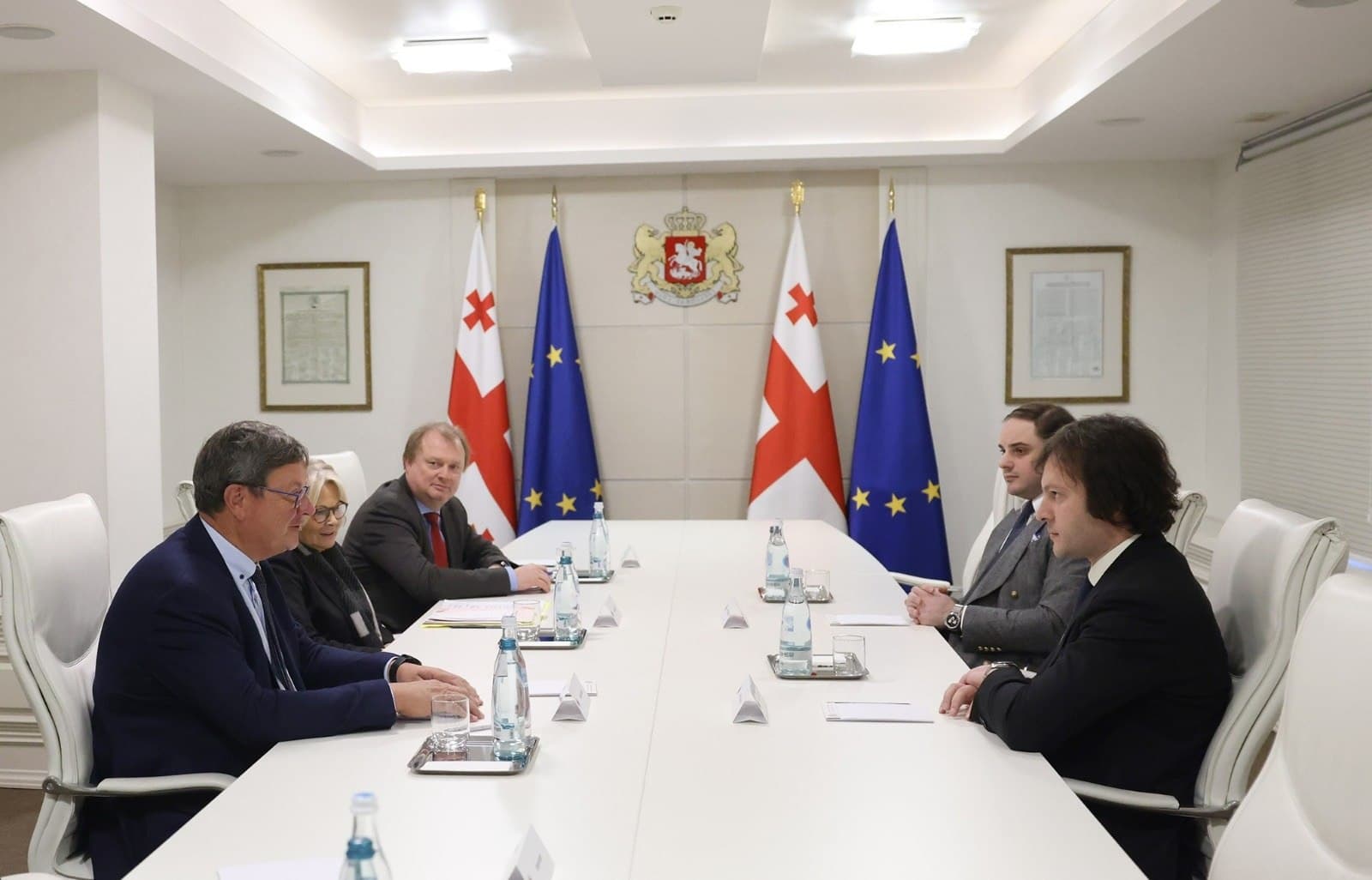 Frontnews image description