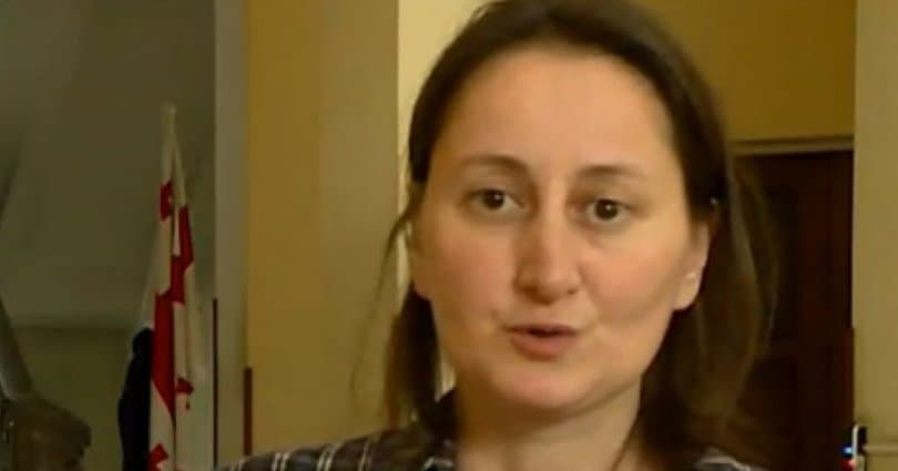 სტიკერის გაკვრისთვის ბათუმში “ბათუმელების” რედაქტორი დააკავეს