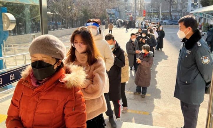 Hospitals full as new virus spreads in China