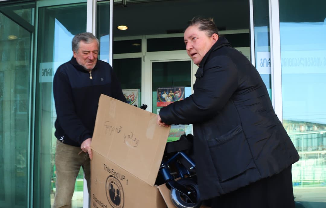 გორის მუნიციპალიტეტში მცხოვრებ 30 შშმ პირს ეტლები გადაეცათ