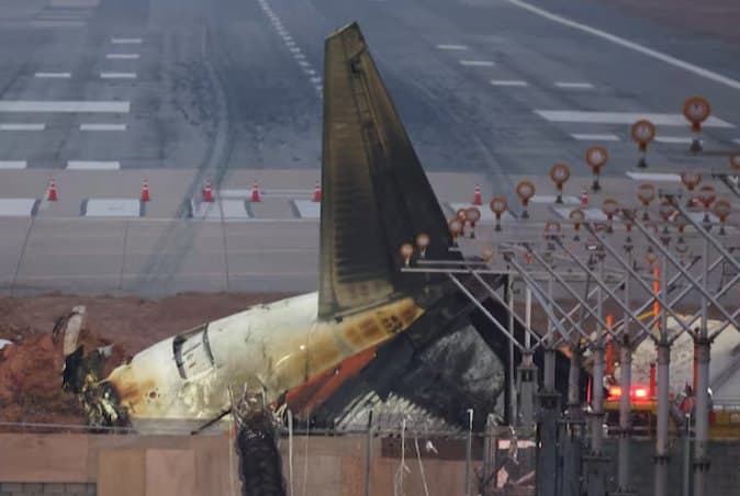 Black boxes from deadly South Korea plane crash stopped working minutes before impact