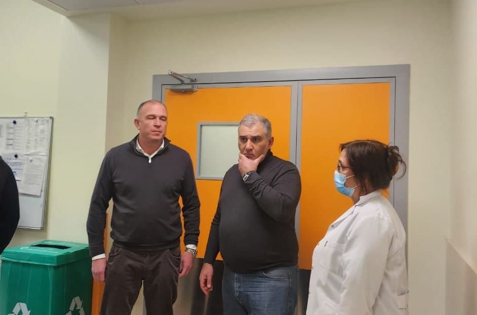 მიხეილ სარჯველაძემ და ლევან მგალობლიშვილმა აფეთქების შედეგად დაშავებულები მოინახულეს