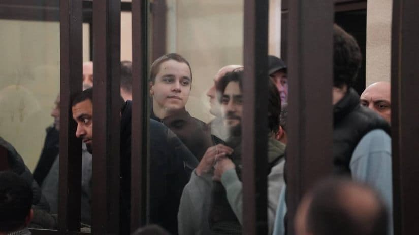 აქციების დროს დაკავებული 8-ვე პირი მოსამართლემ პატიმრობაში დატოვა