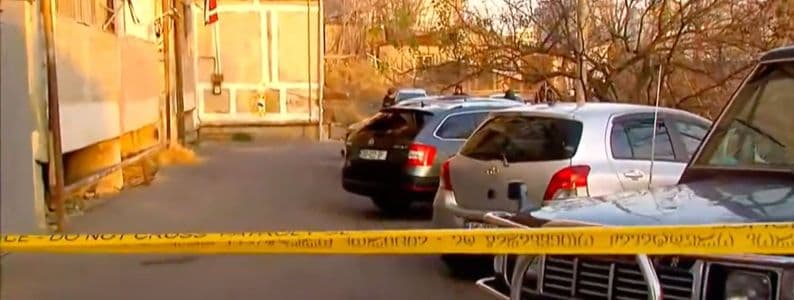 თბილისში 30 წლამდე მამაკაცი დაჭრეს