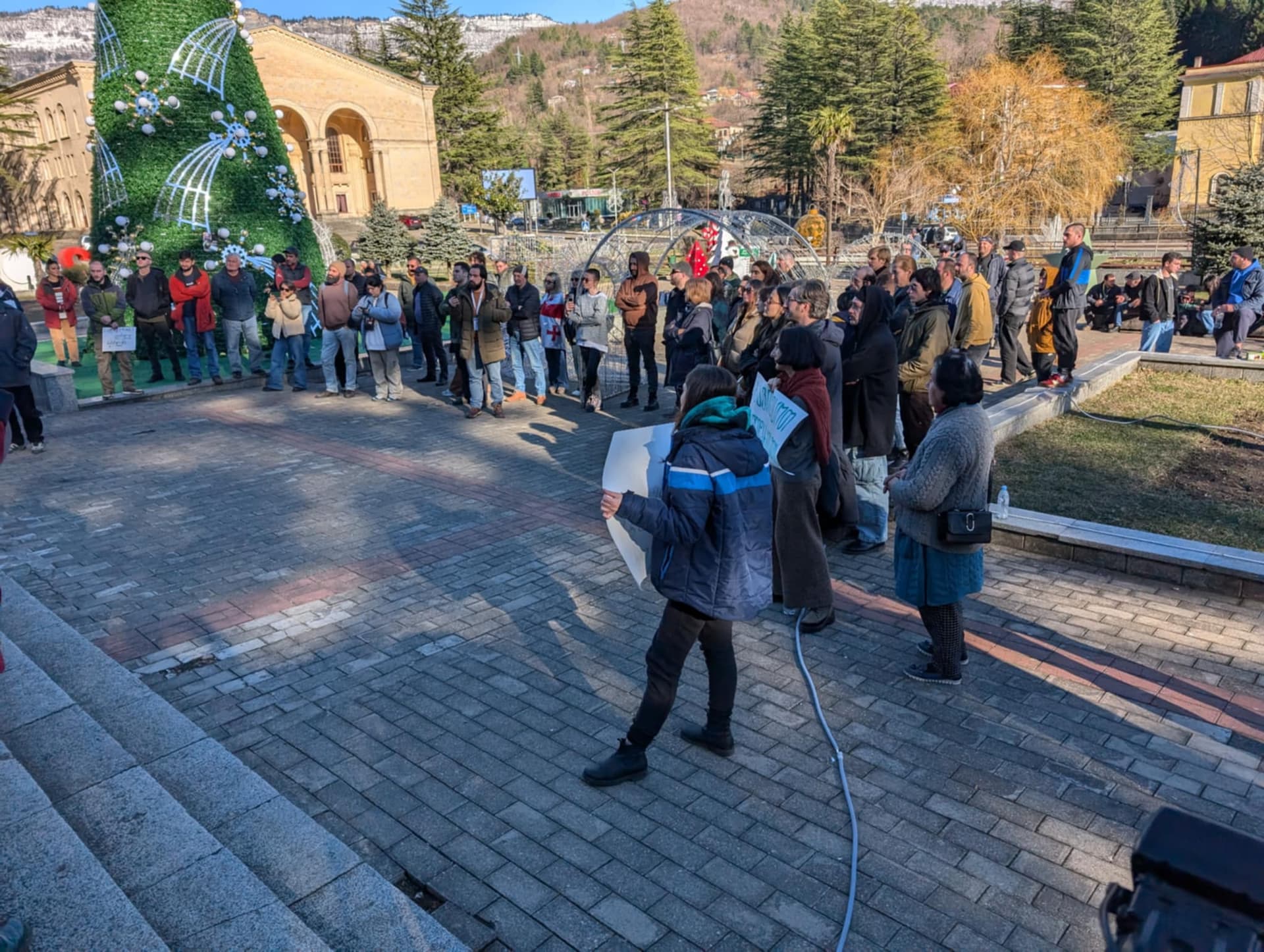 Frontnews image description