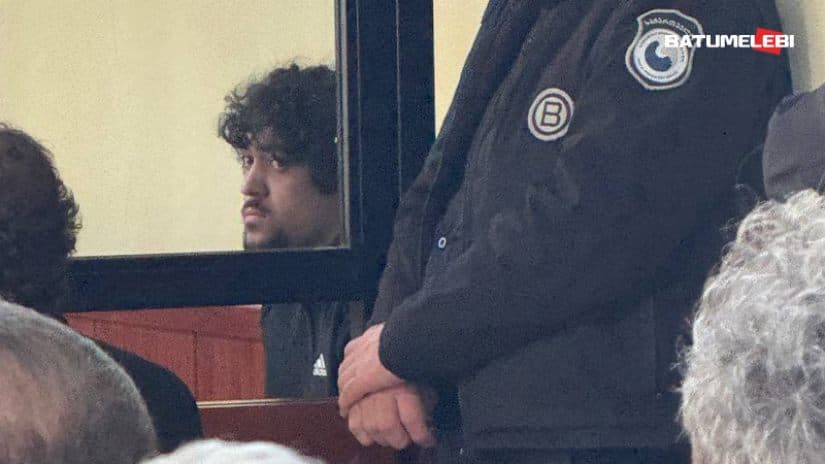 მოსამართლემ საპროტესტო აქციების მონაწილე სტუდენტი და პიანისტი ანრი კაკაბაძე პატიმრობაში დატოვა