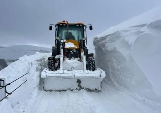 ბორჯომის მუნიციპალიტეტში გზების თოვლისგან გაწმენდა მიმდინარეობს