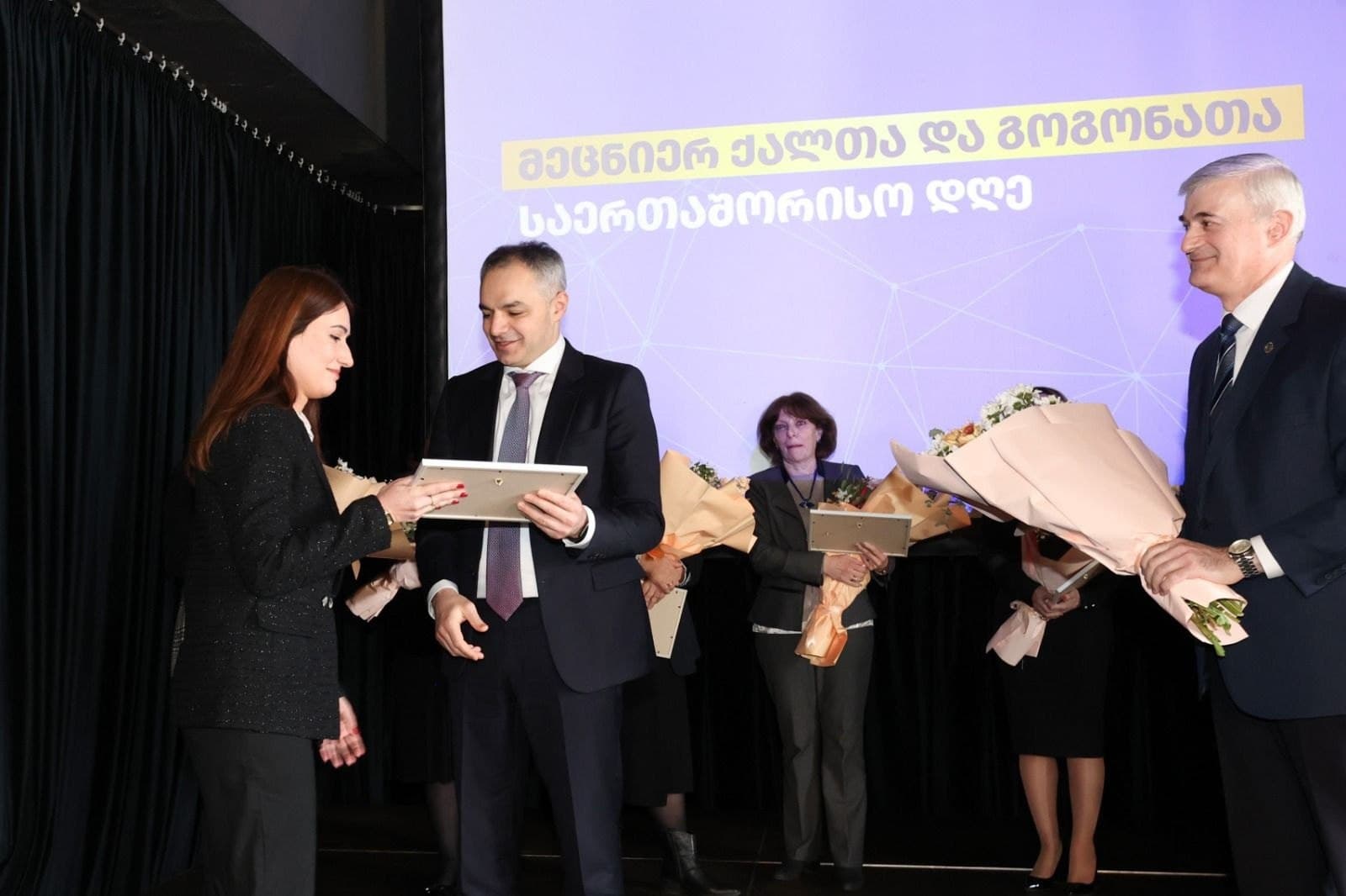 Frontnews image description