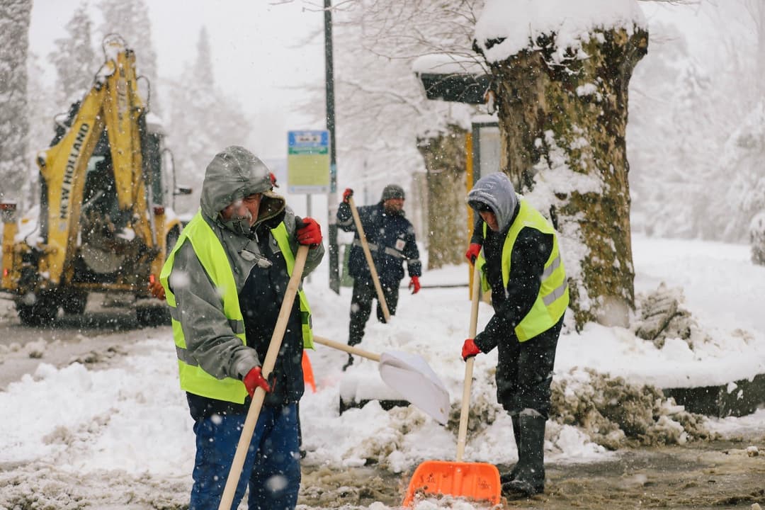 ფოთში, თოვლის სახით მოსული უხვი ნალექისგან გზების გაწმენდა ინტენსიურად მიმდინარეობს
