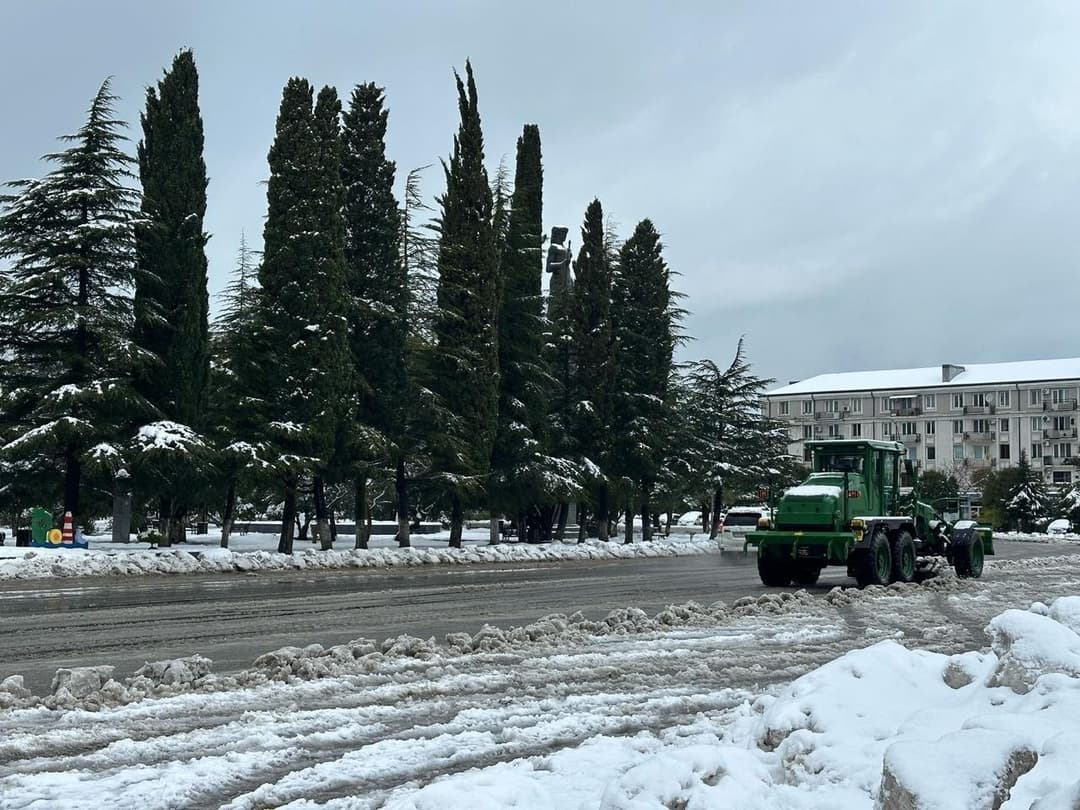 ფოთში თოვლისგან გზების გაწმენდითი ღონისძიებები ინტენსიურად ხორციელდება