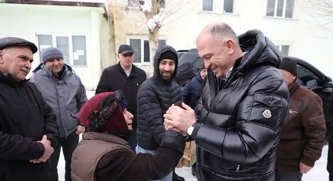 აფხაზეთის მთავრობაში შექმნილი სამუშაო ჯგუფის წევრები სტიქიის ზონაში იმყოფებიან და დიდთოვლობის შედეგად გამოწვეულ პრობლემებს ადგილზე ეცნობიან