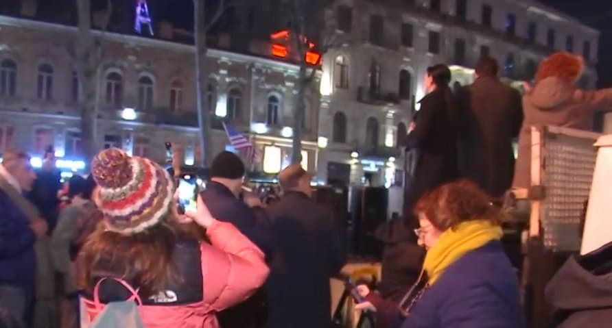 პაატა ბურჭულაძის იუბილესთან დაკავშირებით თბილისში მსვლელობა იმართება