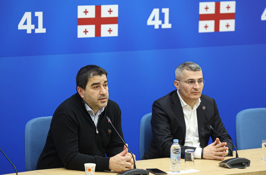 “ქართული ოცნების” ოფისში საპარლამენტო უმრავლესობის სხდომა გაიმართა
