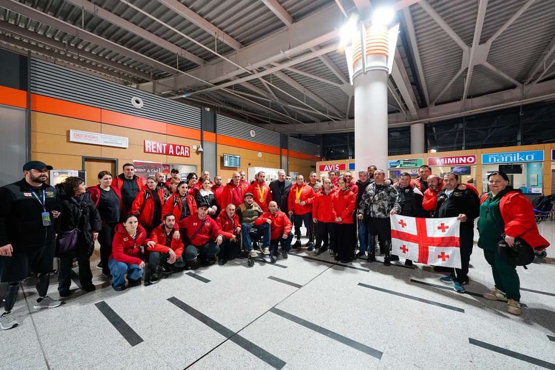 თავდაცვის სამინისტროს დაჭრილ-დაშავებული სამხედროების გუნდი კანადიდან საქართველოში დაბრუნდა