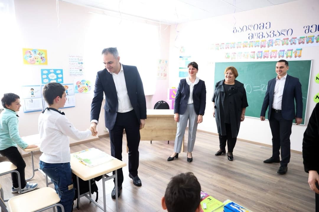 ალექსანდრე წულაძემ სოფელ ფერსათში ახლად რეაბილიტირებული საჯარო სკოლა გახსნა