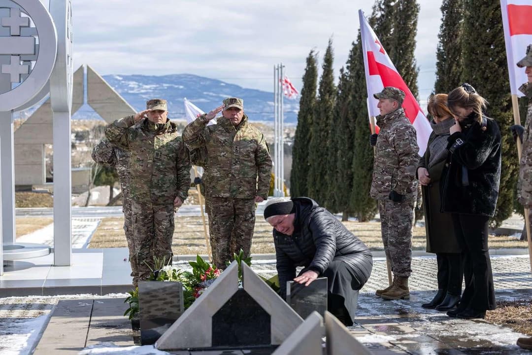 თავდაცვის ძალების წარმომადგენლებმა არჩილ ტატუნაშვილის ხსოვნას პატივი მიაგეს