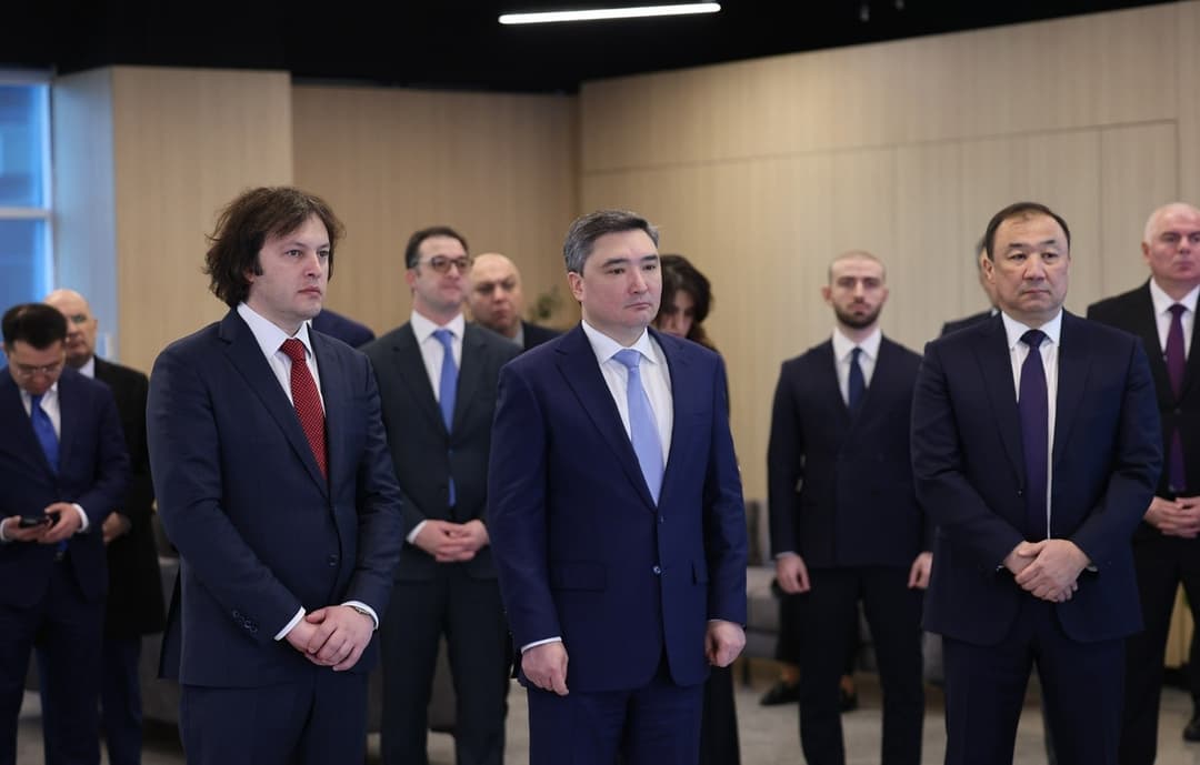 საქართველოსა და ყაზახეთის პრემიერ-მინისტრები ყაზახეთის რკინიგზის ოფისში იმყოფებოდნენ