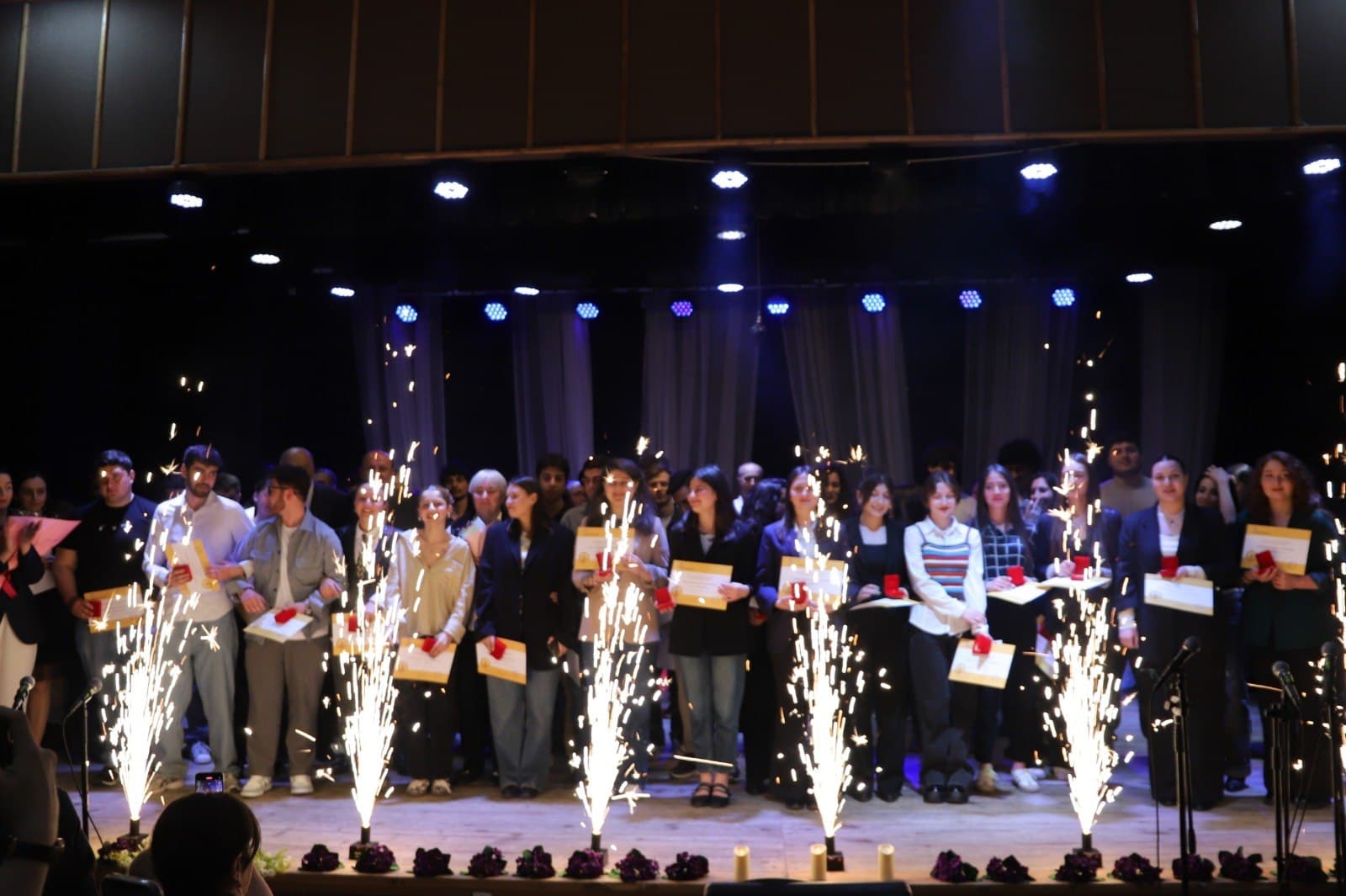 Frontnews image description