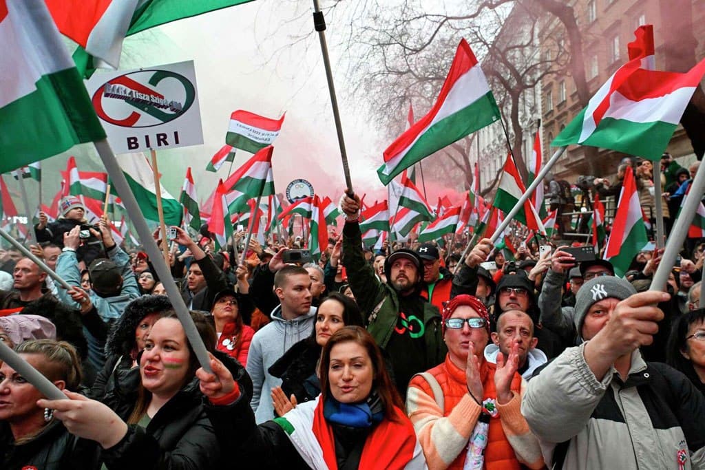 Tens of thousands protest against Viktor Orbán in Budapest