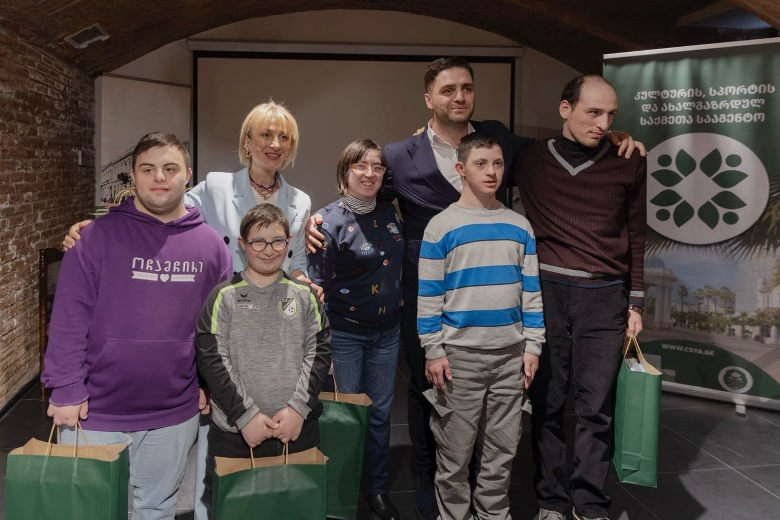 Frontnews image description