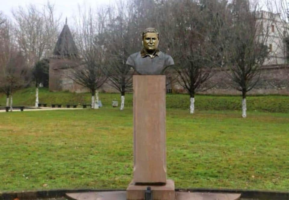 Frontnews image description