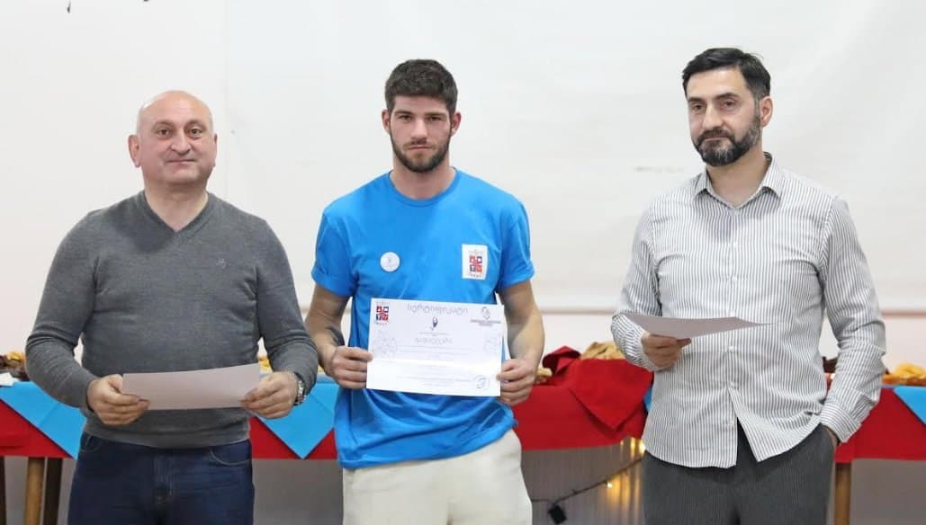 გორის მუნიციპალიტეტის მერის მოვალეობის შემსრულებელმა “ლიდერთა ბანაკი 2025”-ის მონაწილეებს სერტიფიკატები გადასცა