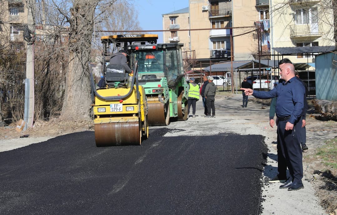 გორში, ცხინვალის გზატკეცილის მიმდებარედ გზის რეაბილიტაცია მიმდინარეობს