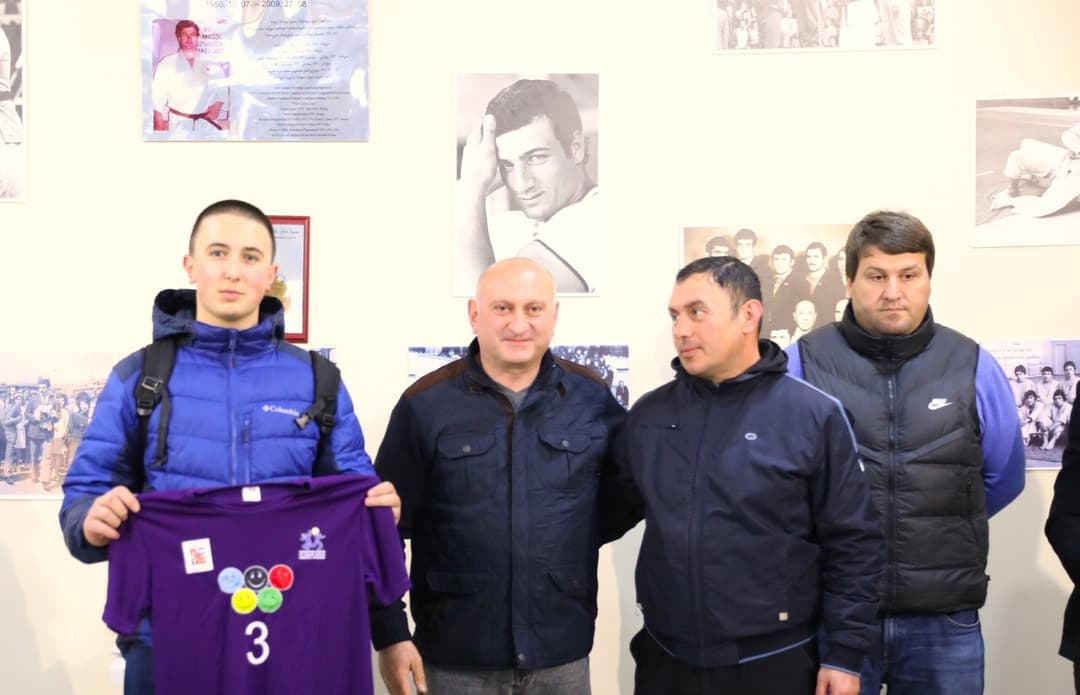 გორის მერის მოვალეობის შემსრულებელმა სასკოლო სპორტული ოლიმპიადის რეგიონულ ეტაპზე მოასპარეზე გუნდებს ახალი ეკიპირება გადასცა