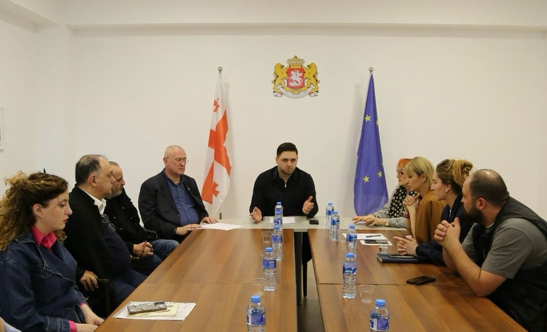 აფხაზეთის ავტონომიური რესპუბლიკის განათლებისა და კულტურის მინისტრმა შემოქმედებითი კოლექტივების ხელმძღვანელებთან სამუშაო შეხვედრა გამართა