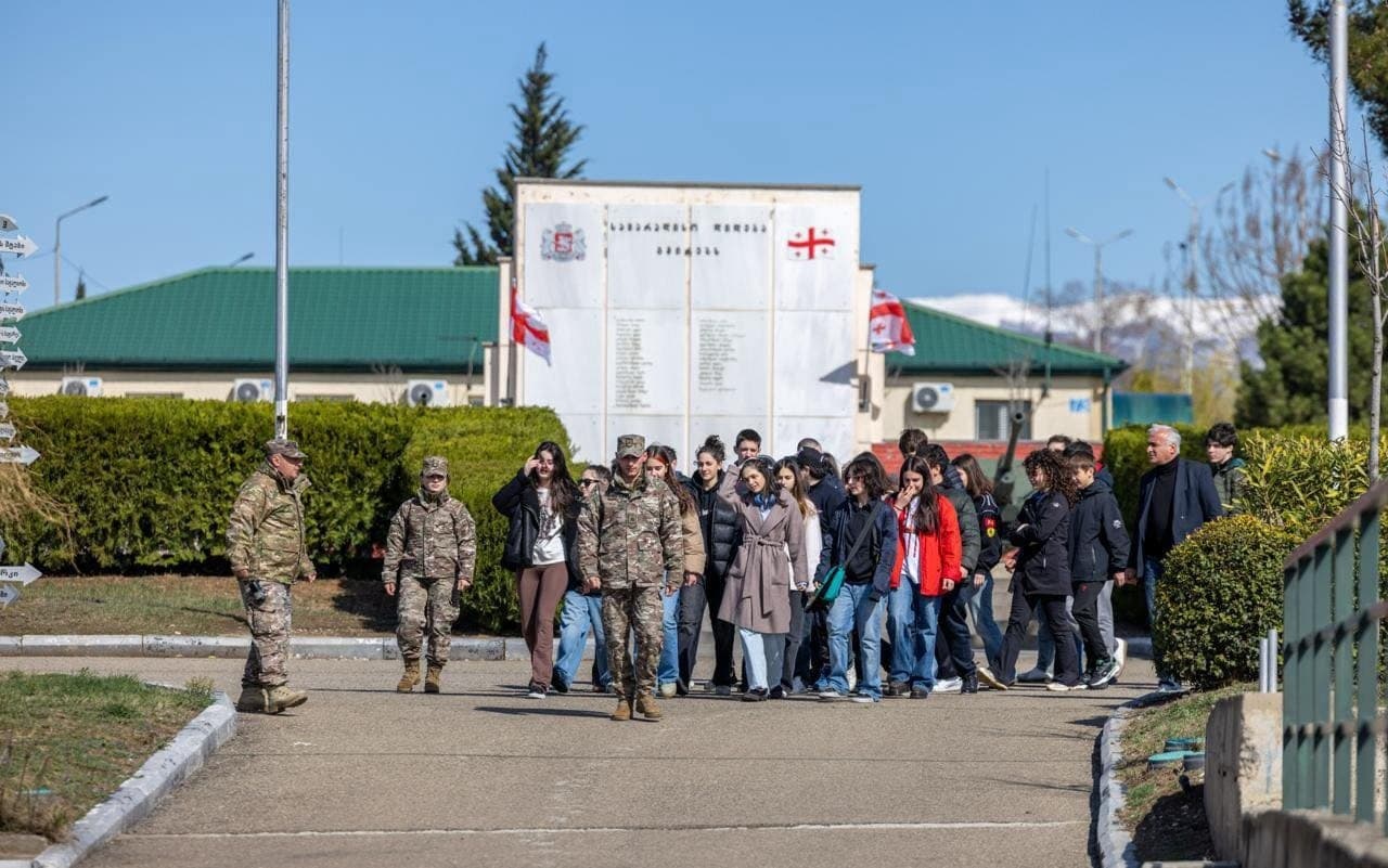 Frontnews image description