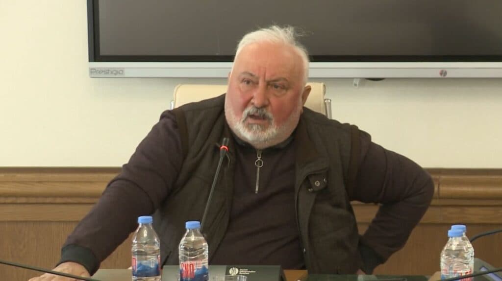 ჯემალ ლეონიძე – მომიწია კარანტინში გავლა, სადაც 25 კვ.მ ფართში ორი ორსართულიანი საწოლი იდგა, ვიყავით 40 კაცამდე, დაწოლაზე ლაპარაკი ზედმეტი იყო