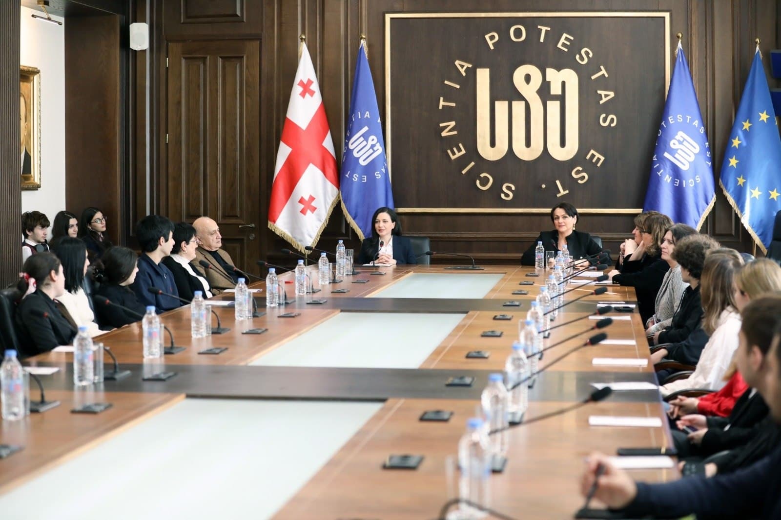 Frontnews image description