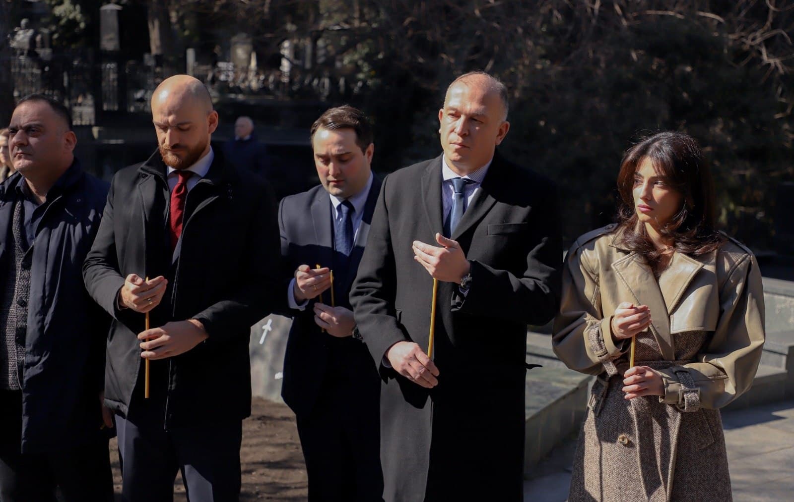 Frontnews image description