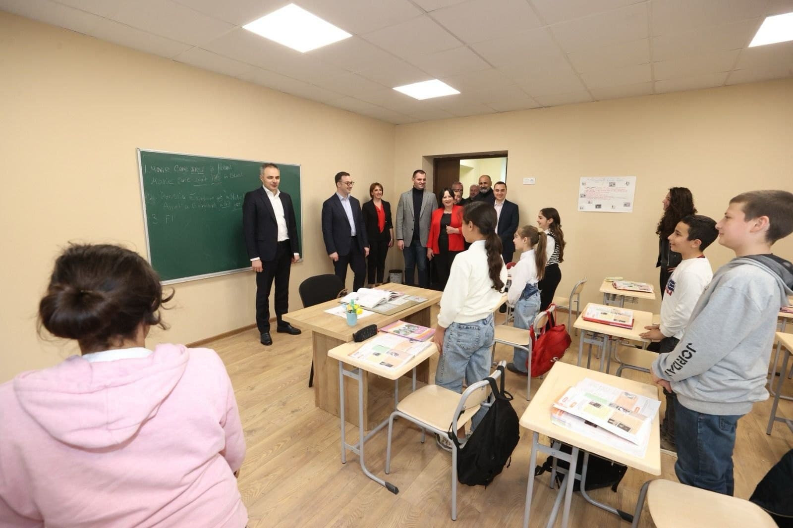 Frontnews image description