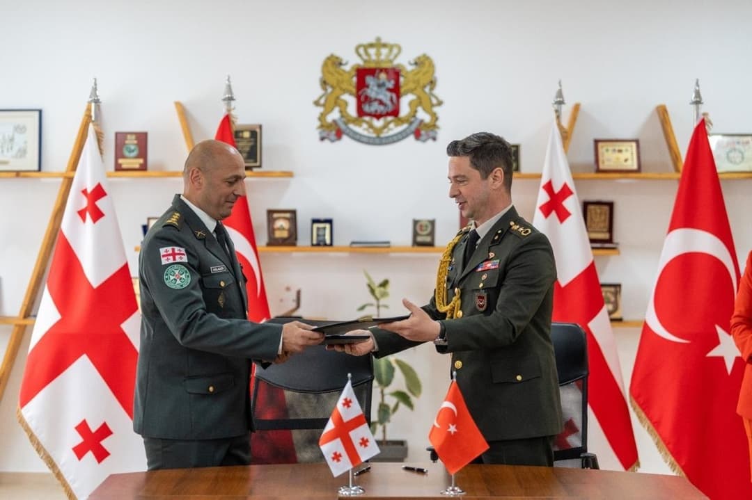 თურქულმა მხარემ საერთო საჯარისო ცენტრის საარტილერიო სკოლას განახლებული სასწავლო სიმულატორი გადასცა