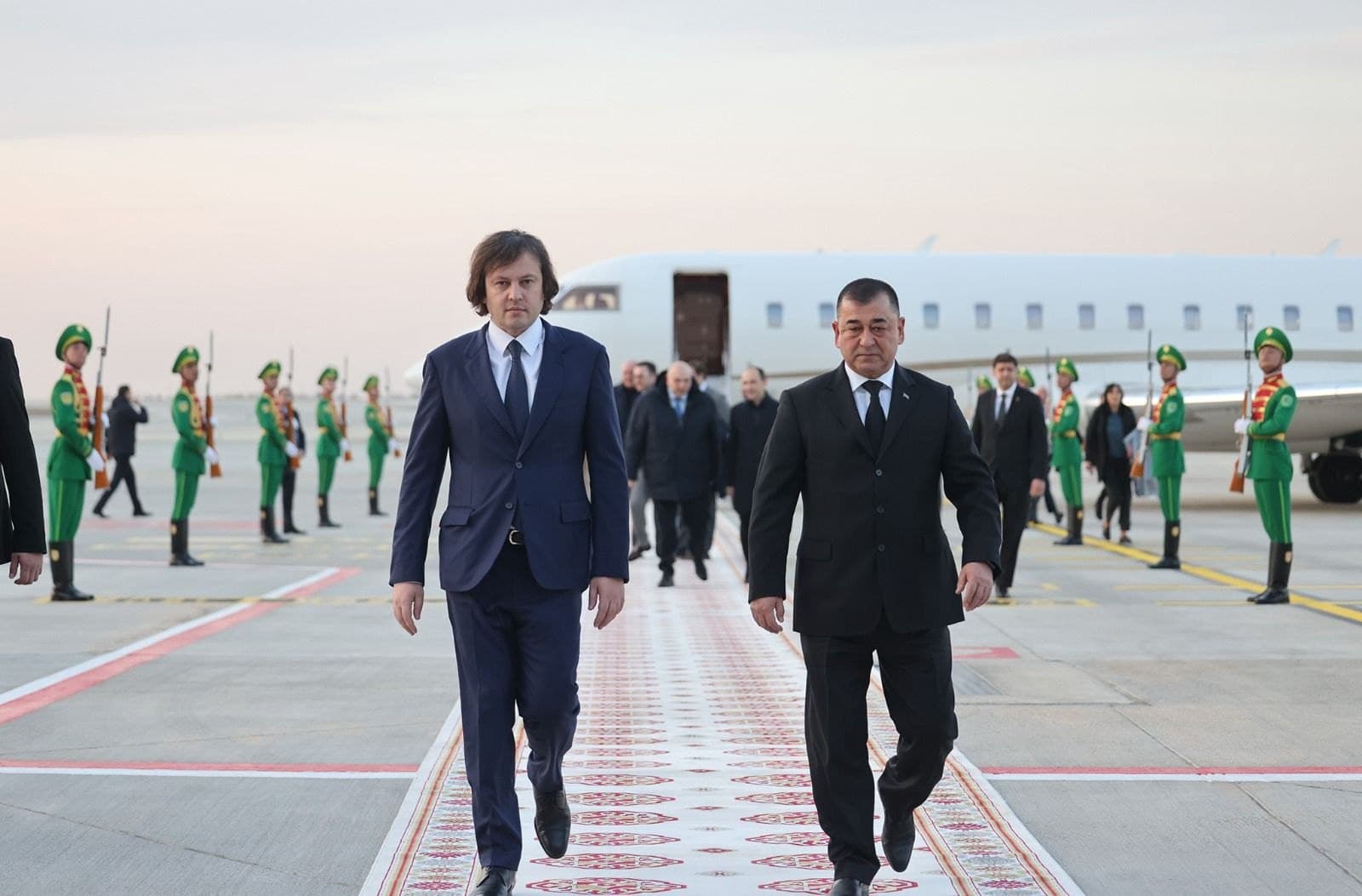 Frontnews image description