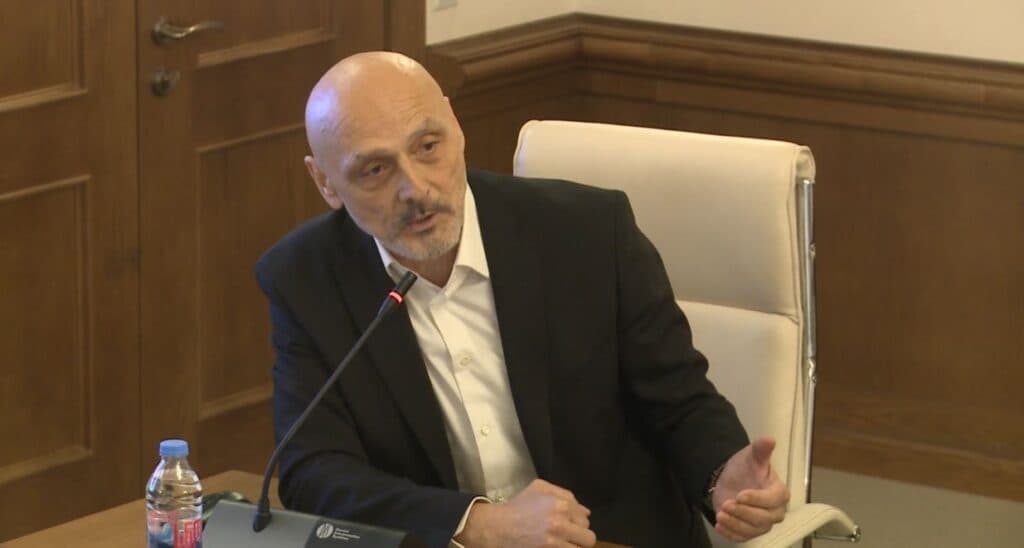 ჯონდი ბაღათურია – რასაც ქუჩაში ვხედავთ, გაუნათლებლობის ფოიერვერკია და ის, რომ ჩვენი შვილების თაობის რაღაც ნაწილი შეიძლება ასე ბრბოდ გადააქციო, განათლების სისტემის ჩავარდნაა